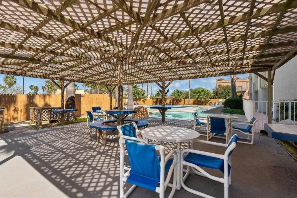 2 Bed 2 Bath Condo By Beach With Resort Pool South Padre Island Exteriör bild
